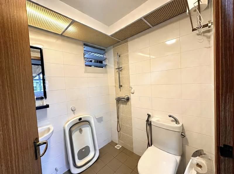 453B Bukit Batok West Avenue 6, 453B Bukit Batok West Avenue 6, 3 Bedrooms, 1,001 sqft, HDB Flat For Sale, by John Lee, 500145101 - Bathroom - PropertyGuru.com.sg