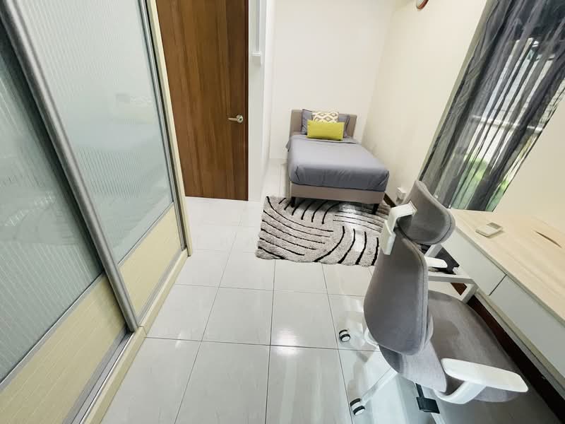 Jalan Mat Jambol, Pasir Panjang, Jalan Mat Jambol, Room Rental, 150 sqft, Terraced House For Rent, by Ethan Lim, 500145104 - Bedroom - PropertyGuru.com.sg