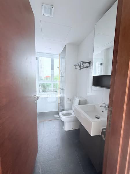 The Parc Condominium, 3 West Coast Walk, 4 Bedrooms, 1,216 sqft, Condominium For Rent, by Jude Teem, 500145107 - Bathroom - PropertyGuru.com.sg