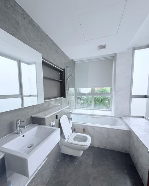 The Parc Condominium, 3 West Coast Walk, 4 Bedrooms, 1,216 sqft, Condominium For Rent, by Jude Teem, 500145107 - Bathroom - PropertyGuru.com.sg
