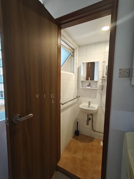 Emerald Garden, 33 Club Street, Room Rental, 150 sqft, Condominium For Rent, by Victoria Ling, 500145137 - Bathroom - PropertyGuru.com.sg