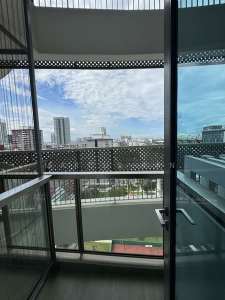 City Gate, 371 Beach Road, Studio, 250 sqft, Apartment For Rent, by Marcus Tan, 500145145 - Balcony - PropertyGuru.com.sg