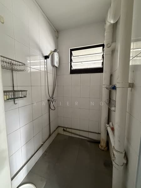 67 Kallang Bahru, 67 Kallang Bahru, 2 Bedrooms, 800 sqft, HDB Flat For Rent, by Xavier Ng, 500145157 - Bathroom - PropertyGuru.com.sg