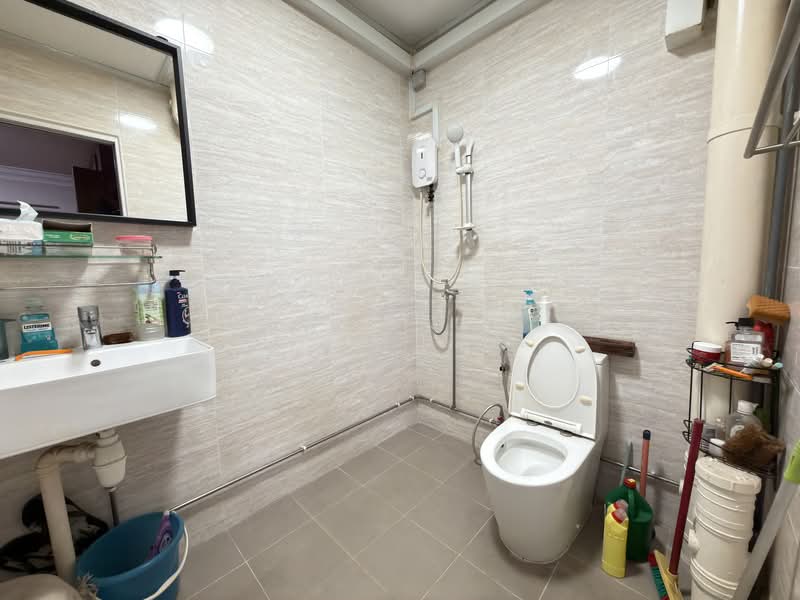 940 Tampines Avenue 5, 940 Tampines Avenue 5, 4 Bedrooms, 1,572 sqft, HDB Flat For Sale, by Sam Lim, 500145175 - Bathroom - PropertyGuru.com.sg