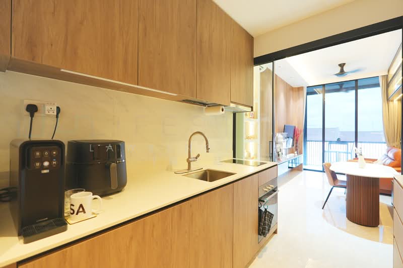 Freehold Condo in Changi, , 2 Bedrooms, 721 sqft, Condominium For Sale, by Lawrence Teo (赵世廷), 500145185 - Kitchen - PropertyGuru.com.sg