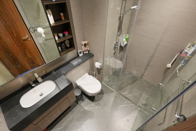 Freehold Condo in Changi, , 2 Bedrooms, 721 sqft, Condominium For Sale, by Lawrence Teo (赵世廷), 500145185 - Bathroom - PropertyGuru.com.sg