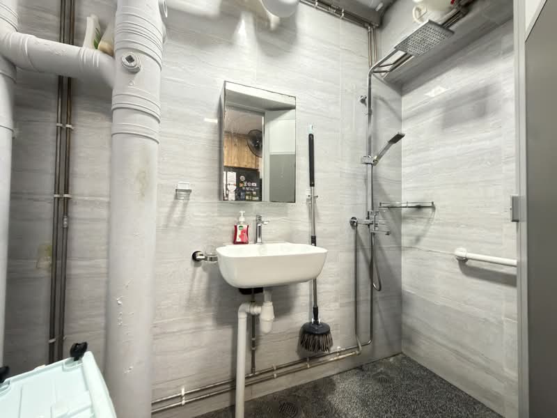 109A Edgedale Plains, 109A Edgedale Plains, 3 Bedrooms, 1,184 sqft, HDB Flat For Sale, by Sam Lim, 500145187 - Bathroom - PropertyGuru.com.sg