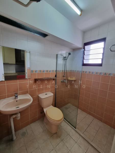 984D Buangkok Link, 984D Buangkok Link, 3 Bedrooms, 1,184 sqft, HDB Flat For Rent, by Nora Tan Theng Eng, 500145188 - Bathroom - PropertyGuru.com.sg