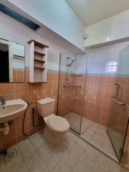984D Buangkok Link, 984D Buangkok Link, 3 Bedrooms, 1,184 sqft, HDB Flat For Rent, by Nora Tan Theng Eng, 500145188 - Bathroom - PropertyGuru.com.sg