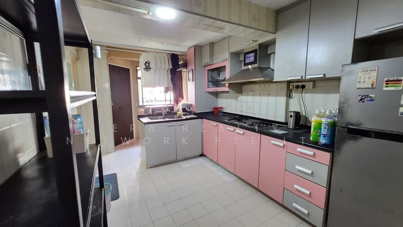 4 Bedok South Avenue 1, 4 Bedok South Avenue 1, 2 Bedrooms, 700 sqft, HDB Flat For Sale, by MARTIN, 500145189 - Kitchen - PropertyGuru.com.sg