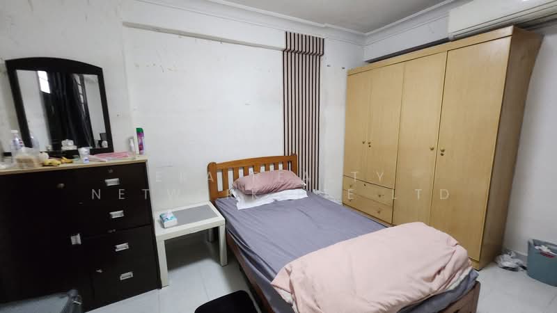 4 Bedok South Avenue 1, 4 Bedok South Avenue 1, 2 Bedrooms, 700 sqft, HDB Flat For Sale, by MARTIN, 500145189 - Bedroom - PropertyGuru.com.sg