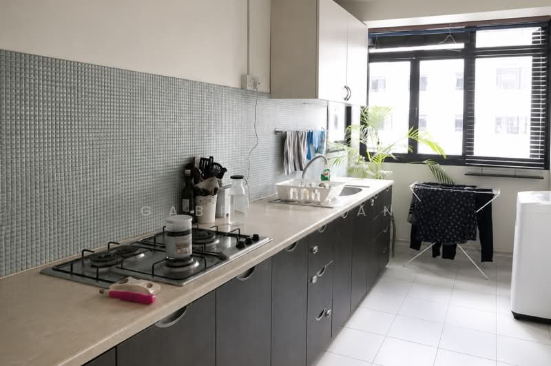 Below $400k, Rennovated, Near 2 MRT lines, High Floor 3-room HDB in D5 | All Race Eligible, Commonwealth Crescent / Commonwealth Close, 2 Bedrooms, 678 sqft, HDB Flat For Sale, by Gabriel Tan, 500145191 - Kitchen - PropertyGuru.com.sg