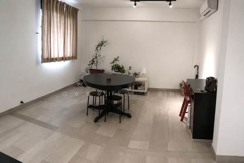 Below $400k, Rennovated, Near 2 MRT lines, High Floor 3-room HDB in D5 | All Race Eligible, Commonwealth Crescent / Commonwealth Close, 2 Bedrooms, 678 sqft, HDB Flat For Sale, by Gabriel Tan, 500145191 - Extended Living Room - PropertyGuru.com.sg
