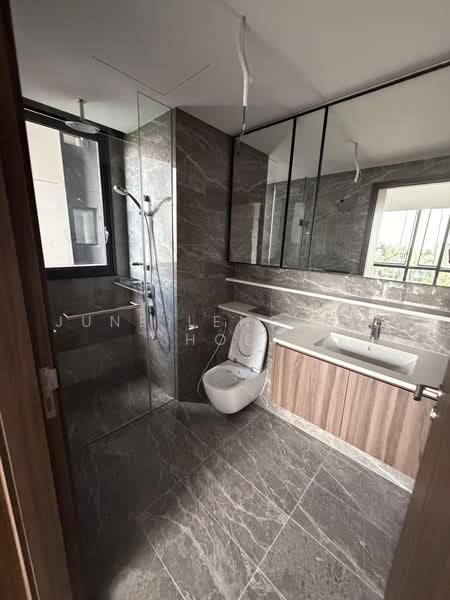 Lentor Modern, Lentor Central, 3 Bedrooms, 990 sqft, Condominium For Sale, by June Leng Yee Hoe, 500145232 - Bathroom - PropertyGuru.com.sg