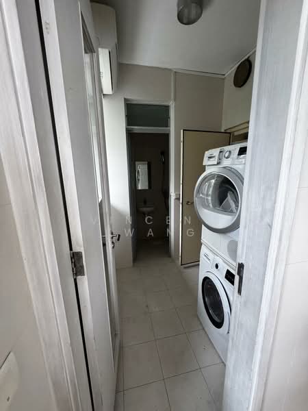 The Azure, 201 Ocean Drive, 4 Bedrooms, 2,271 sqft, Condominium For Rent, by Vincent Kwang, 500145237 - Bathroom - PropertyGuru.com.sg