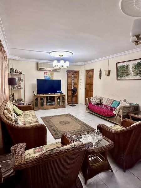 137 Marsiling Road, 137 Marsiling Road, 3 Bedrooms, 1,055 sqft, HDB Flat For Sale, by Eric Ee, 500145243 - Living Room - PropertyGuru.com.sg