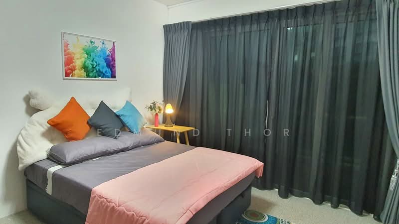 The Warren, 53 Choa Chu Kang Loop, Room Rental, 150 sqft, Apartment For Rent, by Edmund Thor, 500145244 - Furnished with curtains and side table - PropertyGuru.com.sg