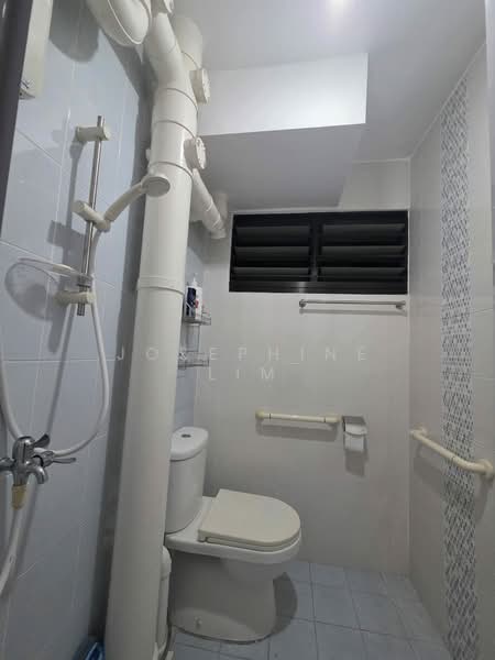 443 Ang Mo Kio Avenue 10, 443 Ang Mo Kio Avenue 10, 2 Bedrooms, 882 sqft, HDB Flat For Rent, by Josephine Lim, 500145251 - Bathroom - PropertyGuru.com.sg