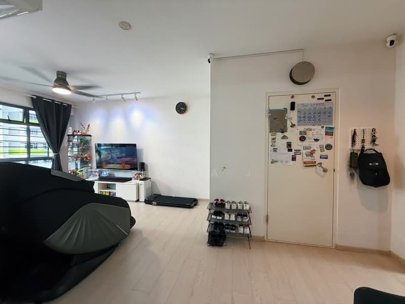 620B Tampines Street 61, 620B Tampines Street 61, 3 Bedrooms, 1,001 sqft, HDB Flat For Sale, by Lydia J, 500145255 - Living Room - PropertyGuru.com.sg