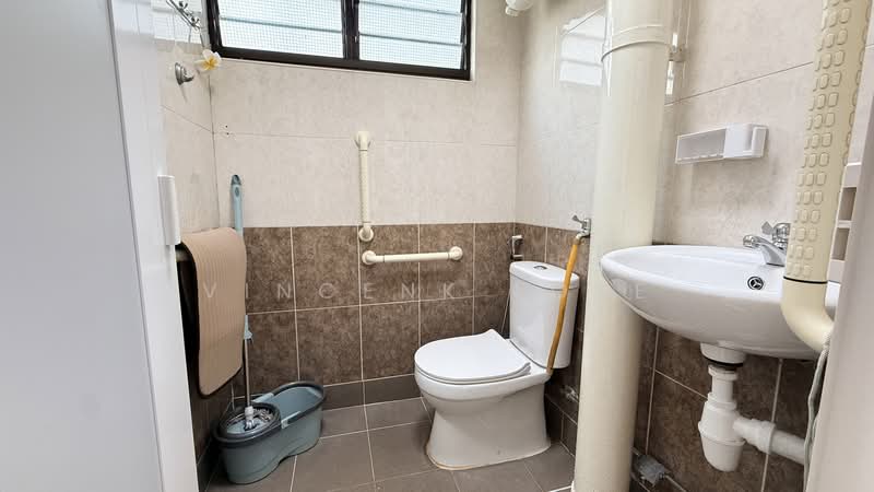 23 Hougang Avenue 3, 23 Hougang Avenue 3, Room Rental, 120 sqft, HDB Flat For Rent, by Vincenk Loke, 500145273 - Bathroom - PropertyGuru.com.sg