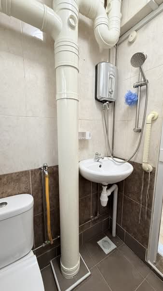 23 Hougang Avenue 3, 23 Hougang Avenue 3, Room Rental, 120 sqft, HDB Flat For Rent, by Vincenk Loke, 500145273 - Bathroom - PropertyGuru.com.sg