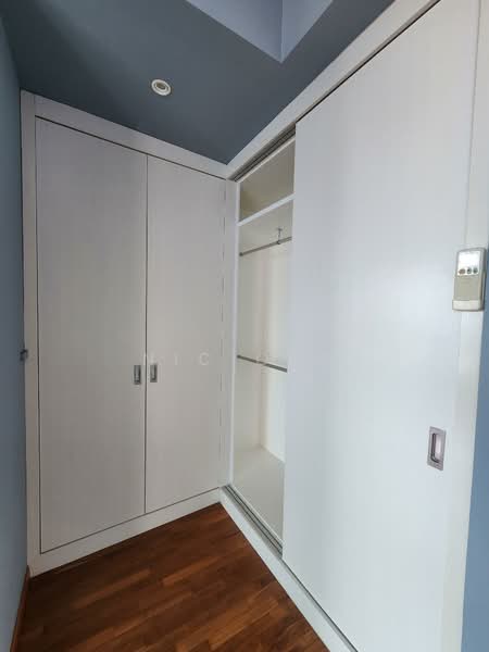 Dakota Residences, 38 Dakota Crescent, 3 Bedrooms, 1,830 sqft, Condominium For Rent, by Nic Ong, 500145274 - Master bedroom wardrobe - PropertyGuru.com.sg
