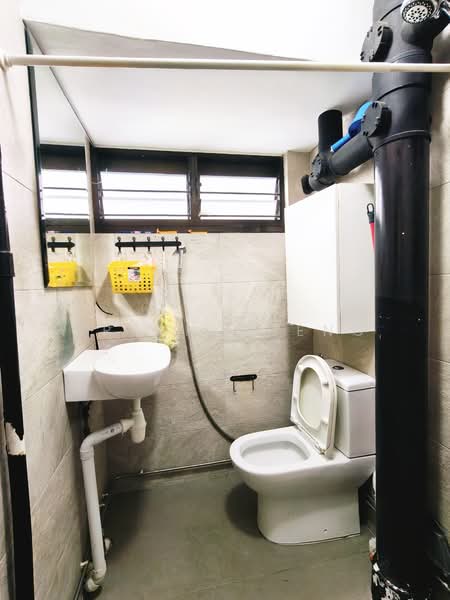 63 Telok Blangah Heights, 63 Telok Blangah Heights, 2 Bedrooms, 785 sqft, HDB Flat For Sale, by Bryan Cheng, 500145277 - Bathroom - PropertyGuru.com.sg