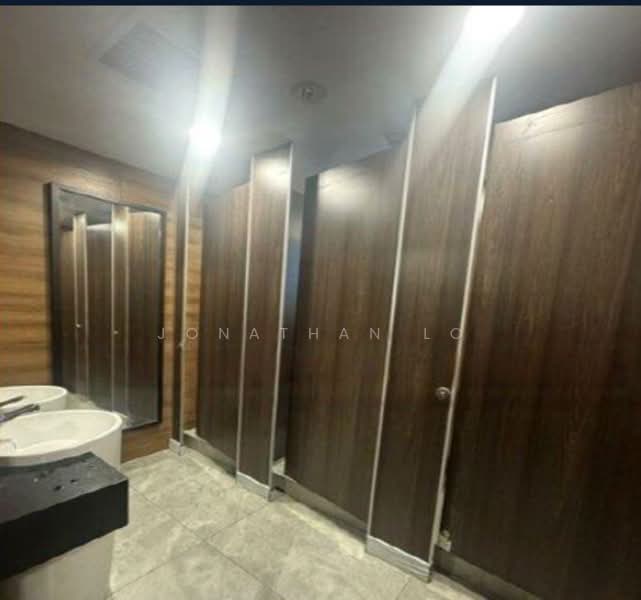 Lhk3 Building, 8 New Industrial Road, 4,069 sqft, Light Industrial (B1) For Sale, by Jonathan Lo, 500145280 - Bathroom - CommercialGuru.com.sg