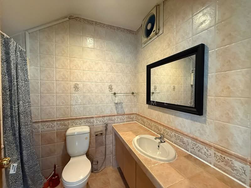 ❤️DUNMAN SEMI-D !! RECENTLY RENOVATED !! Nice, Quiet & Convenient Location ☎️9654.3774 TONG, Dunman Lane, 4 Bedrooms, 4,000 sqft, Semi-Detached House For Rent, by Tong Kai Meng 唐皆明, 500145304 - Bathroom - PropertyGuru.com.sg