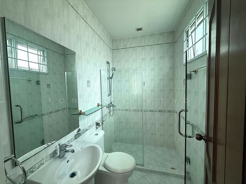 ❤️DUNMAN SEMI-D !! RECENTLY RENOVATED !! Nice, Quiet & Convenient Location ☎️9654.3774 TONG, Dunman Lane, 4 Bedrooms, 4,000 sqft, Semi-Detached House For Rent, by Tong Kai Meng 唐皆明, 500145304 - Bathroom - PropertyGuru.com.sg