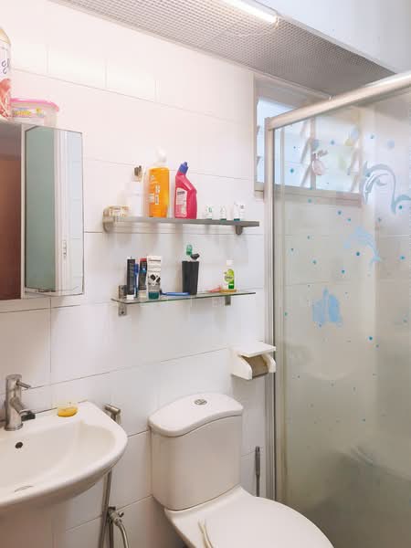 127D Kim Tian Road, 127D Kim Tian Road, Room Rental, 90 sqft, HDB Flat For Rent, by Yvette Lim, 500145319 - Bathroom - PropertyGuru.com.sg