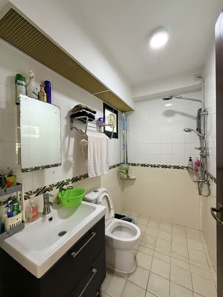 26D Jalan Membina, 26D Jalan Membina, 3 Bedrooms, 969 sqft, HDB Flat For Sale, by Sebs Low, 500145326 - Bathroom - PropertyGuru.com.sg