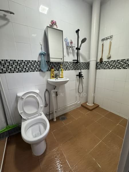 845 Jurong West Street 81, 845 Jurong West Street 81, 3 Bedrooms, 1,163 sqft, HDB Flat For Rent, by Brian Koh, 500145333 - Bathroom - PropertyGuru.com.sg