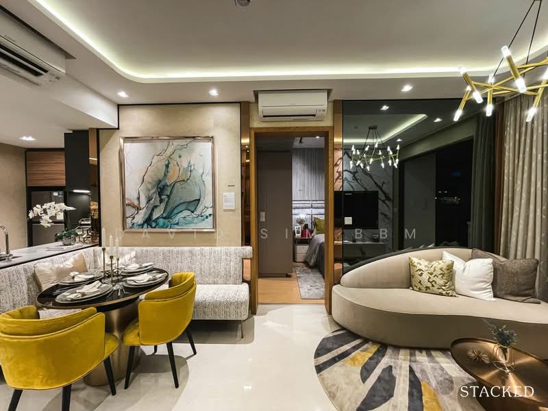 Midwood, 8 Hillview Rise, 2 Bedrooms, 689 sqft, Condominium For Sale, by David Sim BBM, 500145338 - Living Room - PropertyGuru.com.sg