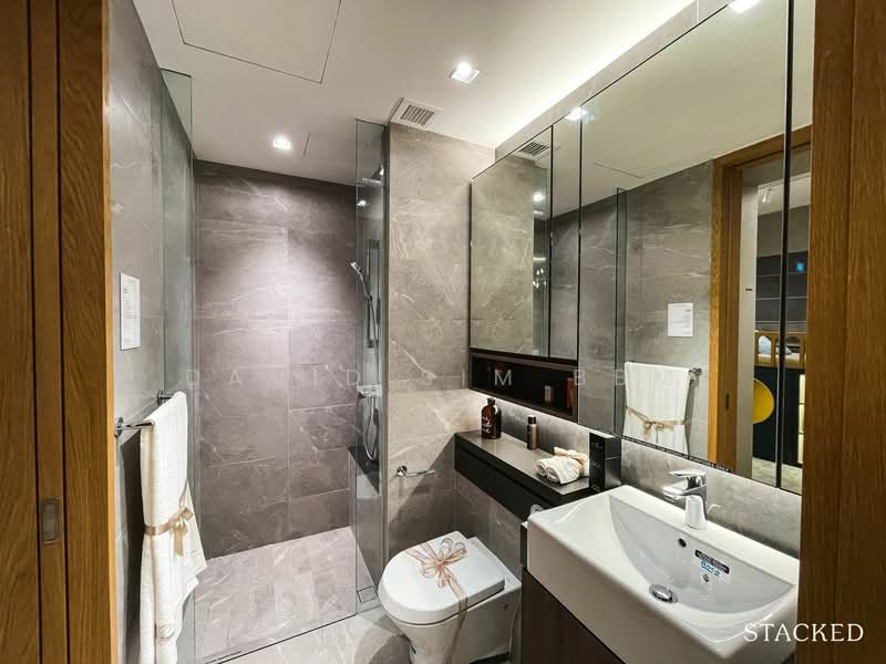 Midwood, 8 Hillview Rise, 2 Bedrooms, 689 sqft, Condominium For Sale, by David Sim BBM, 500145338 - Bathroom - PropertyGuru.com.sg