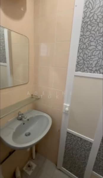 512 West Coast Drive, 512 West Coast Drive, 3 Bedrooms, 990 sqft, HDB Flat For Rent, by Adeline Tok, 500145347 - Bathroom - PropertyGuru.com.sg