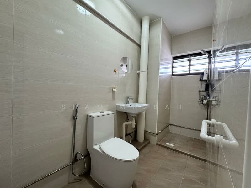 906 Jurong West Street 91, 906 Jurong West Street 91, 4 Bedrooms, 1,560 sqft, HDB Flat For Sale, by Sham Misbah, 500145370 - Bathroom - PropertyGuru.com.sg
