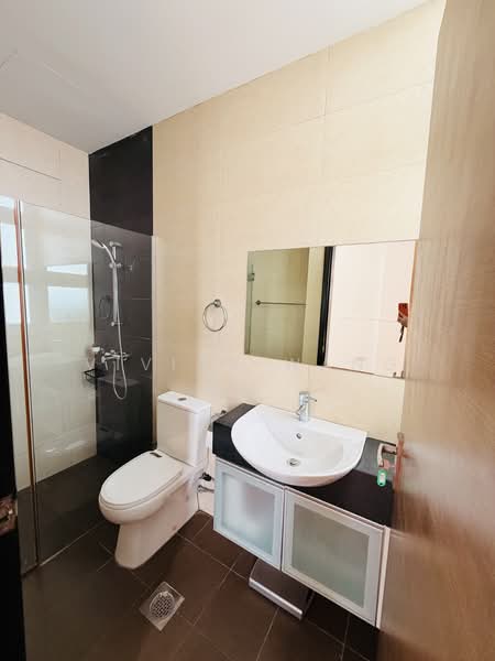 Harmony @ 1A, 1A Lim Ah Pin Road, 3 Bedrooms, 1,227 sqft, Apartment For Rent, by Vivian Wang, 500145376 - Bathroom - PropertyGuru.com.sg