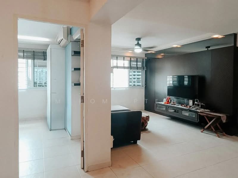 432 Hougang Avenue 6, 432 Hougang Avenue 6, 3 Bedrooms, 1,216 sqft, HDB Flat For Sale, by EVON NG, 500145386 - Living Room - PropertyGuru.com.sg