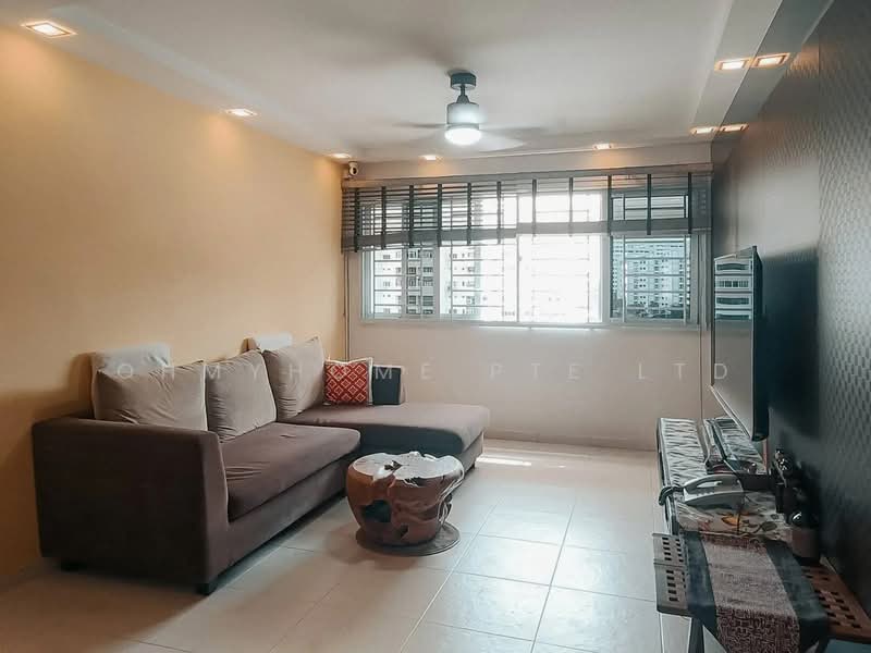 432 Hougang Avenue 6, 432 Hougang Avenue 6, 3 Bedrooms, 1,216 sqft, HDB Flat For Sale, by EVON NG, 500145386 - Living Room - PropertyGuru.com.sg