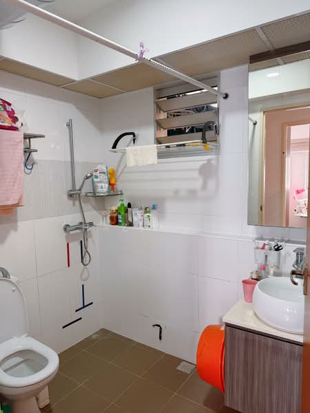 26A Saint George's Lane, 26A Saint George's Lane, 3 Bedrooms, 990 sqft, HDB Flat For Sale, by Hazel Ng, 500145393 - Bathroom - PropertyGuru.com.sg