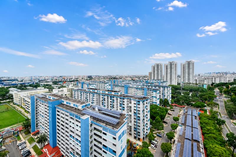 552 Ang Mo Kio Avenue 10, 552 Ang Mo Kio Avenue 10, Room Rental, 150 sqft, HDB Flat For Rent, by Sky Chiu, 500145396 - View from Living Hall - PropertyGuru.com.sg
