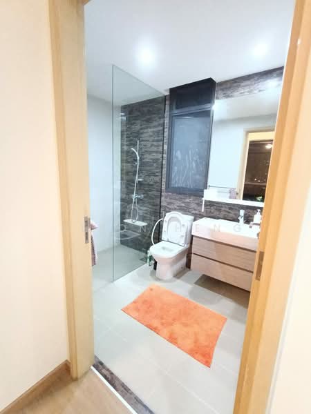 The Luxurie, 21 Compassvale Road, 3 Bedrooms, 1,055 sqft, Condominium For Rent, by Veron Heng, 500145400 - Bathroom - PropertyGuru.com.sg