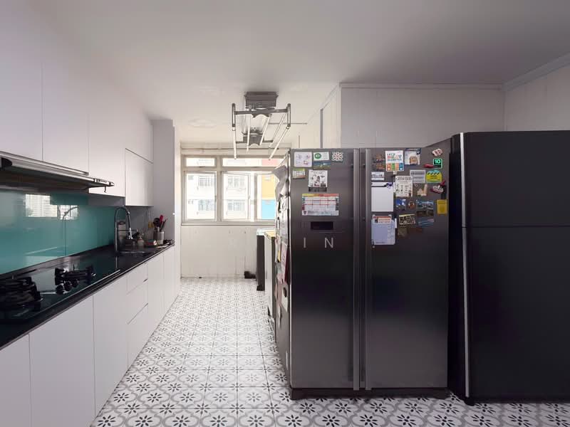 727 Jurong West Avenue 5, 727 Jurong West Avenue 5, 4 Bedrooms, 1,302 sqft, HDB Flat For Sale, by Farihin ., 500145410 - Kitchen - PropertyGuru.com.sg