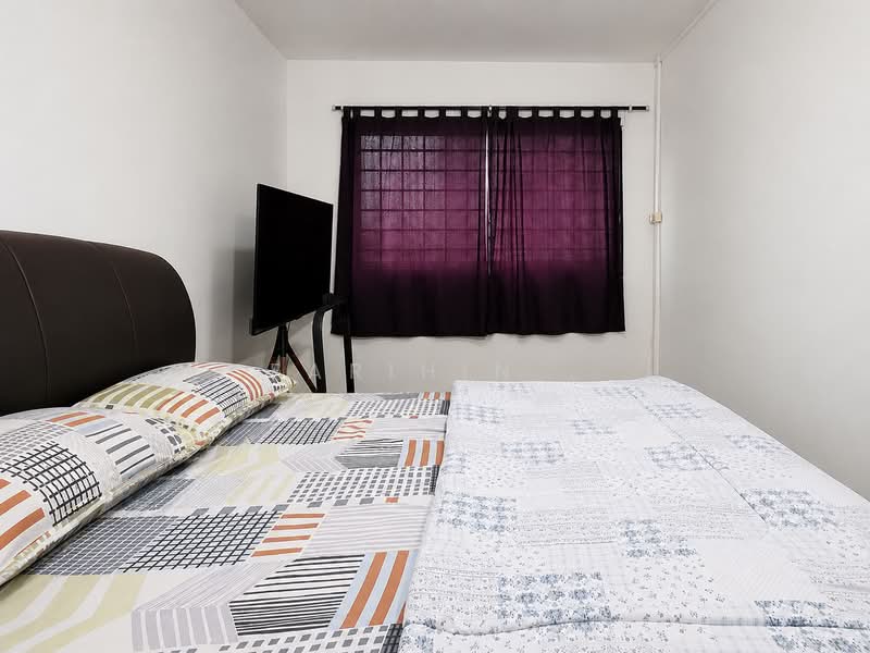 727 Jurong West Avenue 5, 727 Jurong West Avenue 5, 4 Bedrooms, 1,302 sqft, HDB Flat For Sale, by Farihin ., 500145410 - Bedroom - PropertyGuru.com.sg