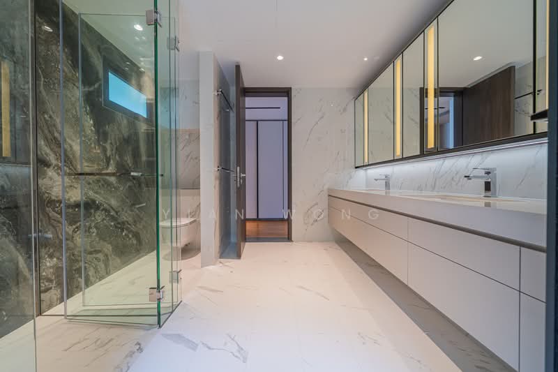 SUPER CHEAP BRAND NEW FREEHOLD SEMI D IN D21, GREENBANK, 6 Bedrooms, 5,446 sqft, Semi-Detached House For Sale, by Yian Wong, 500145412 - Bathroom - PropertyGuru.com.sg
