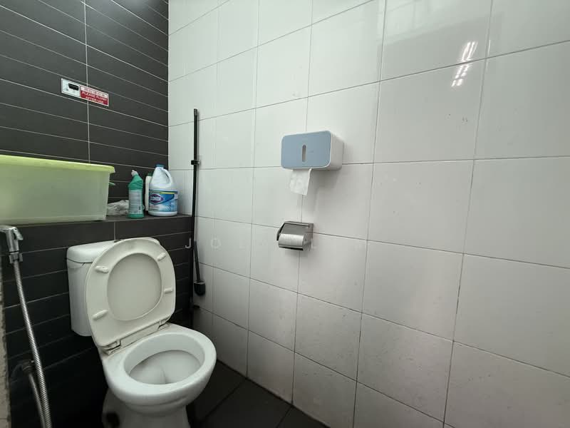 Innovation Place, 31 Mandai Estate, 1,808 sqft, Factory / Workshop (B2) For Rent, by Joey Lim, 500145428 - Bathroom - CommercialGuru.com.sg