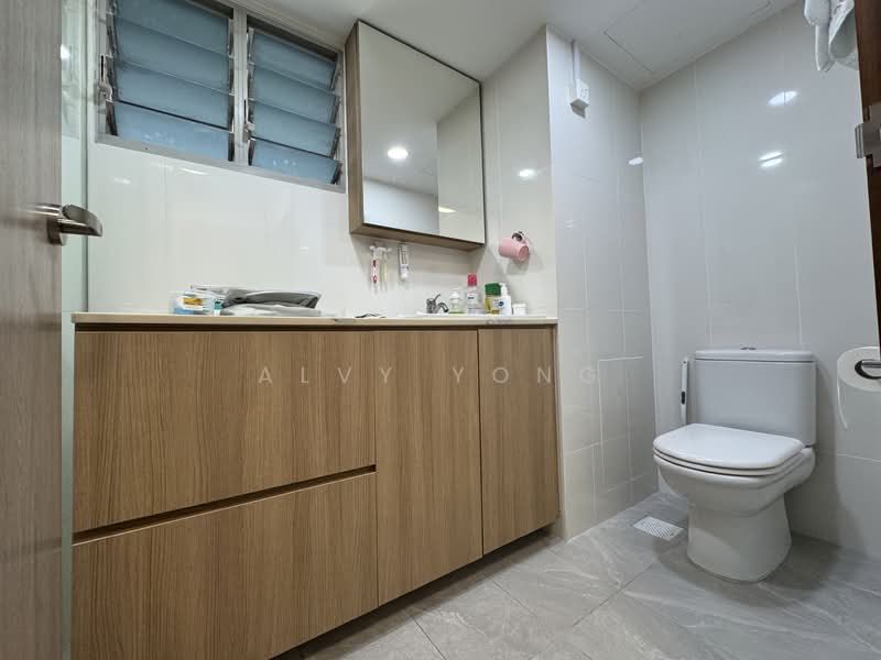 52 Strathmore Avenue, 52 Strathmore Avenue, 3 Bedrooms, 1,184 sqft, HDB Flat For Sale, by Alvy Yong, 500145433 - Bathroom - PropertyGuru.com.sg