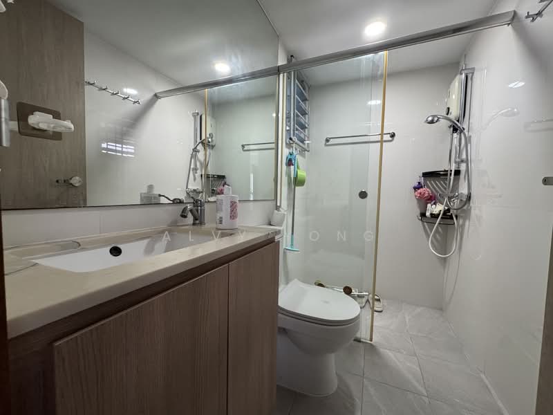 52 Strathmore Avenue, 52 Strathmore Avenue, 3 Bedrooms, 1,184 sqft, HDB Flat For Sale, by Alvy Yong, 500145433 - Bathroom - PropertyGuru.com.sg