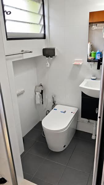 667 Jalan Damai, 667 Jalan Damai, 4 Bedrooms, 1,367 sqft, HDB Flat For Sale, by Delvin Ong, 500145437 - Bathroom - PropertyGuru.com.sg